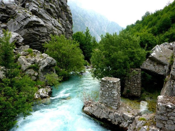 Лагора Албания