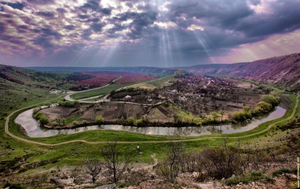 Молдавия Днестр осень