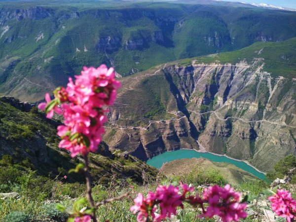 Горное озеро в Чечне Кезеной ам