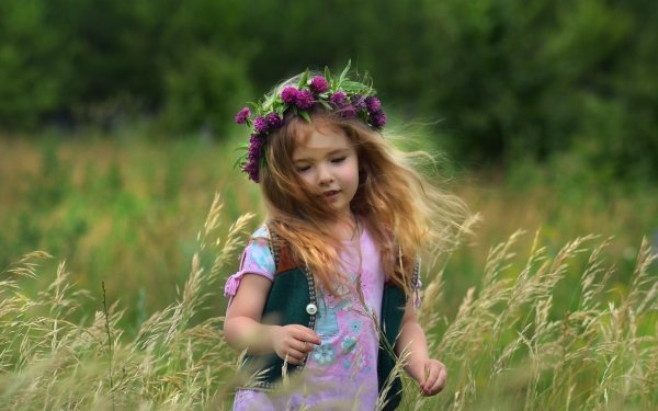 Счастливые дети на природе