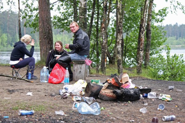 Ребята на рыбалке