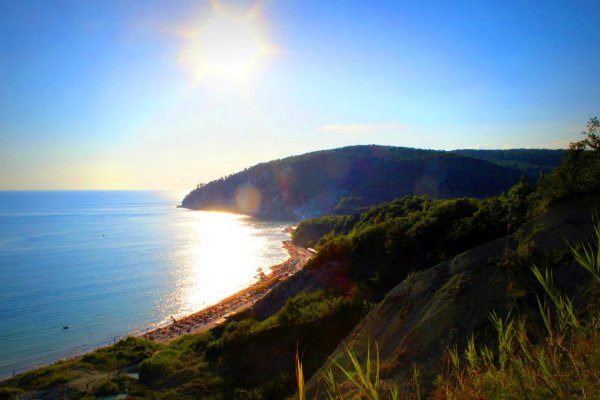 Голубая бухта Бжид море