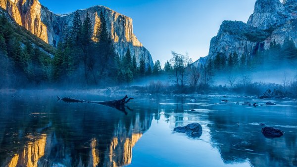 Горы озеро Yosemite National Park