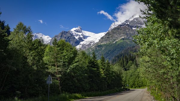 Домбай Ульген гора