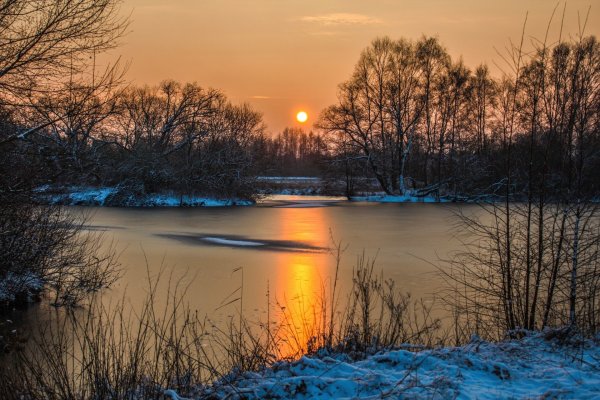 Красивый весенний закат