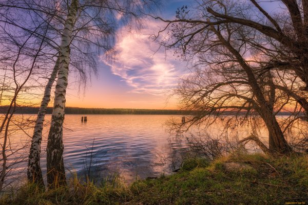 Весенний рассвет на озере