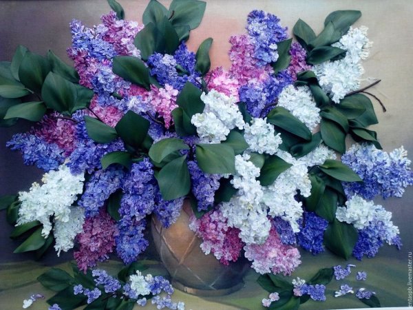 Композиции из сирени в корзине