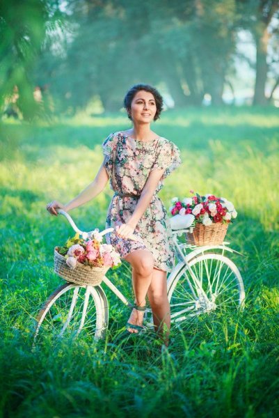 Фотосессия с корзинкой цветов