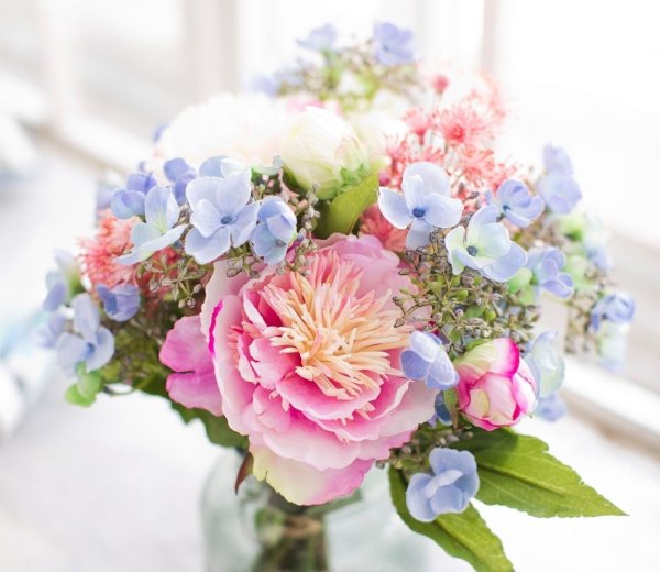 Пионовидная роза