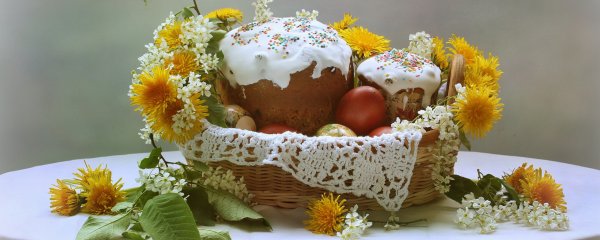Куличи и яйца на Пасху