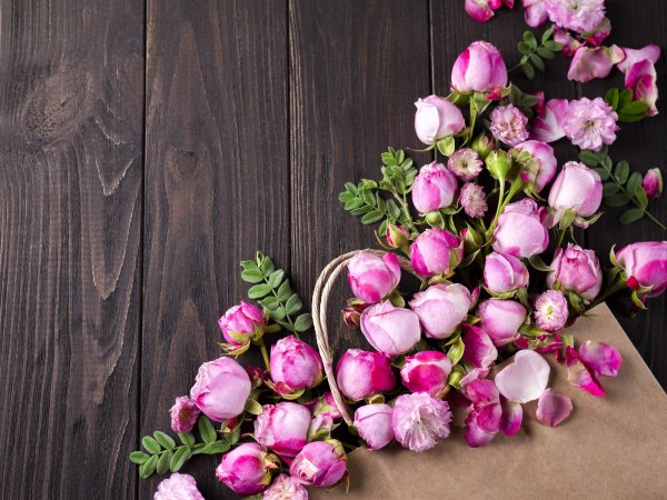 Красивый букет и торт