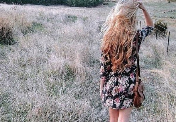 Красивые длинные светлые волосы