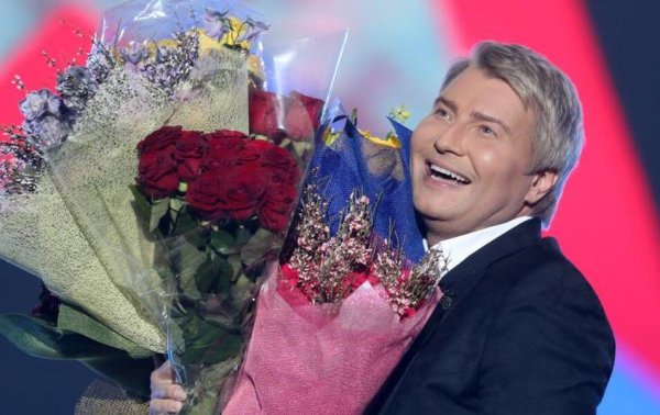 Басков с цветами