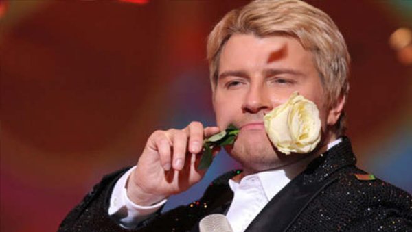 Николай Басков с розой