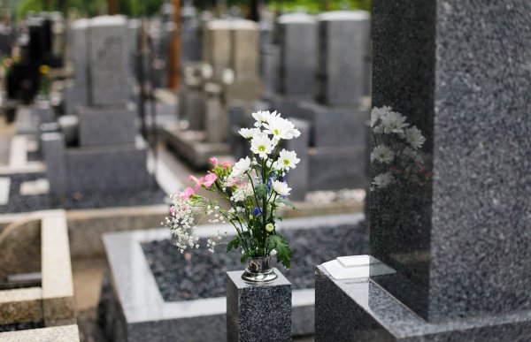 Цветы на могилу (68 фото)