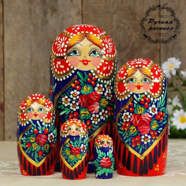 Матрешка красная