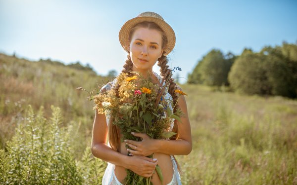 Фотосессия в полевых цветах