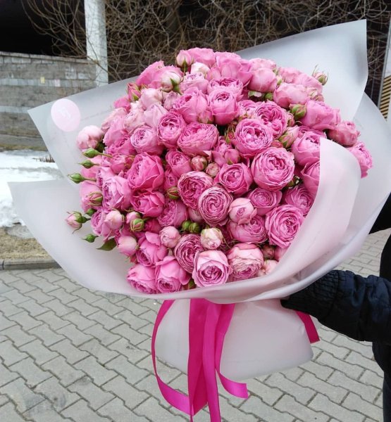 Большой букет пионовидных роз