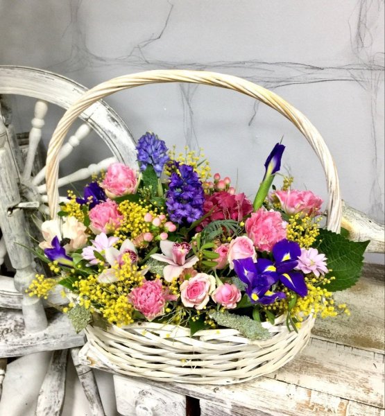 Корзина с цветами