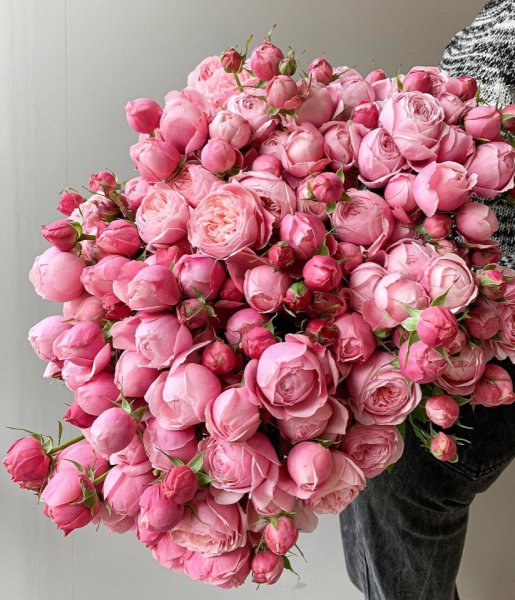 Большая охапка цветов