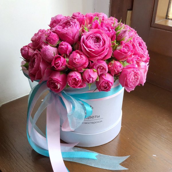 Букет из пионов в коробке