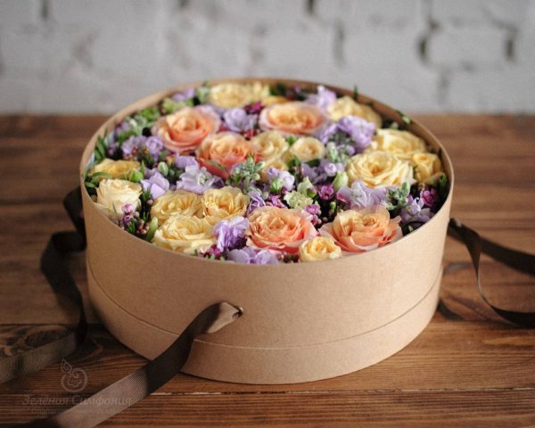 Коробочки с живыми цветами