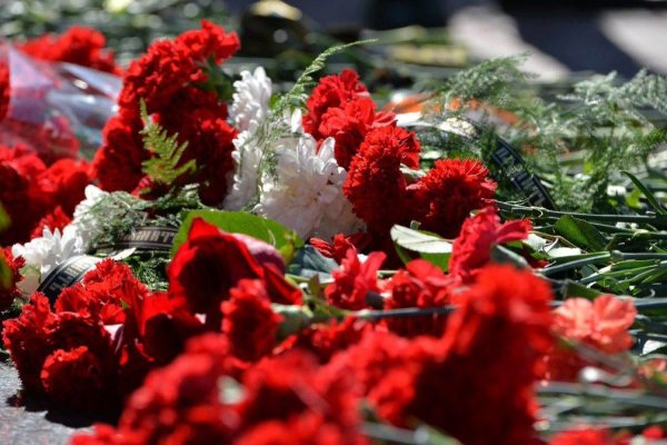 Цветы на памятник