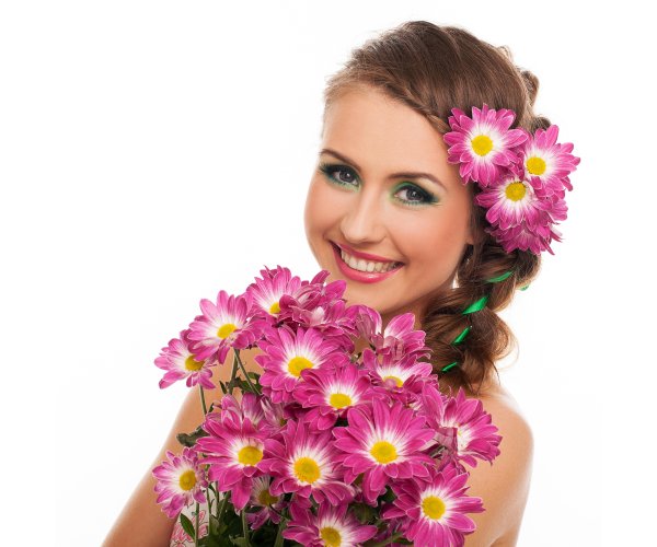 Девушка с венком из ромашек