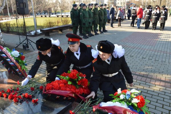 Возложение венков к Вечному огню