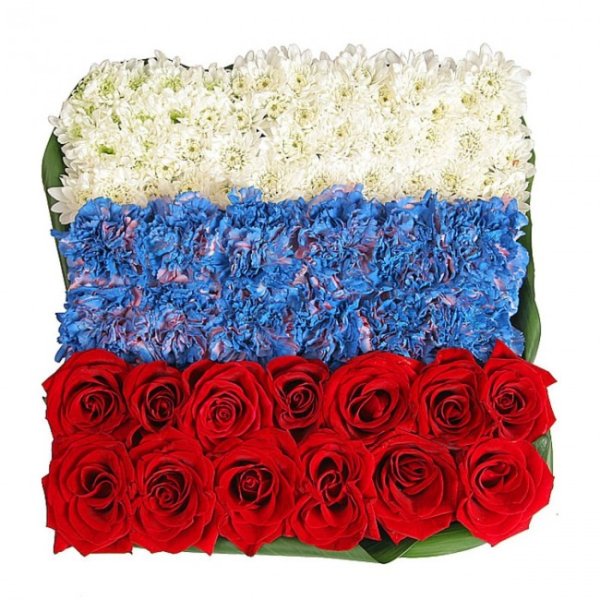 Цветы и российский флаг