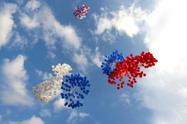 Шары в небе Россия