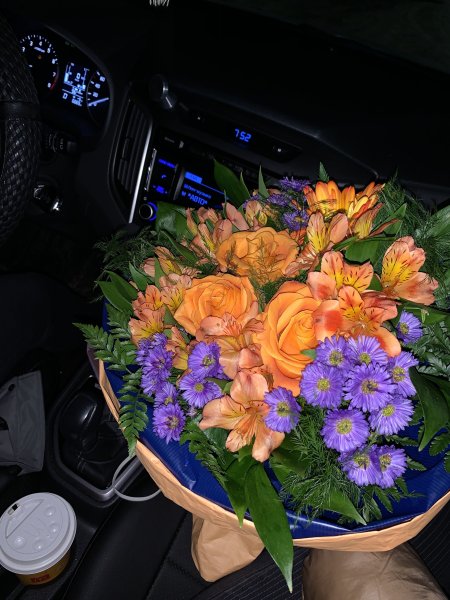 Фото цветы на коленях в машине реальные - 51 фото