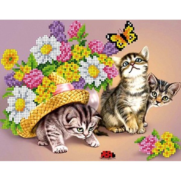 Котенок с букетом цветов