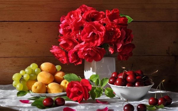 Красивые цветы и фрукты