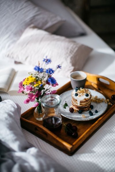 Кофе и розы в постель