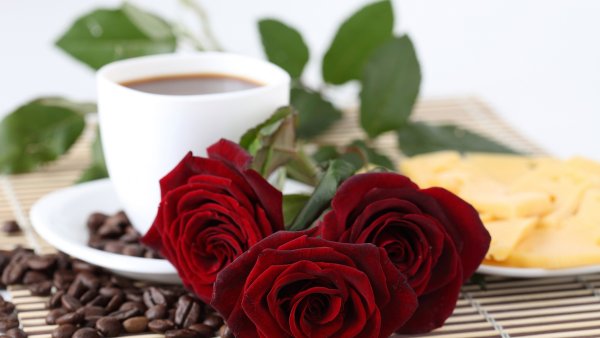 Красные розы с добрым утром