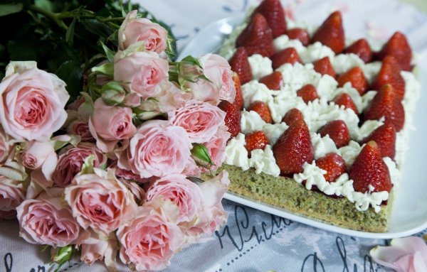 С днем рождения торт и цветы