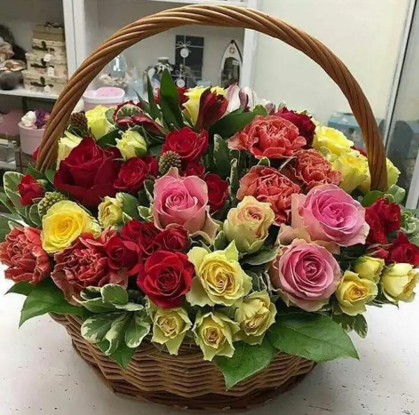 Цветы в корзинке