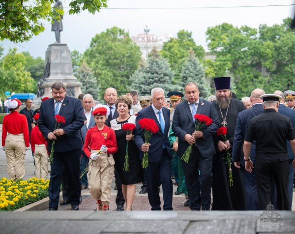 Возложение цветов