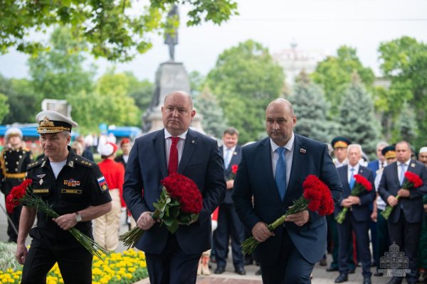 Возложение цветов 23 февраля Астрахань