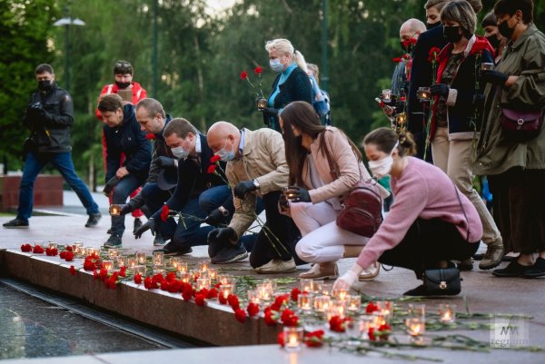 Возложение цветов к могиле неизвестного солдата в Москве