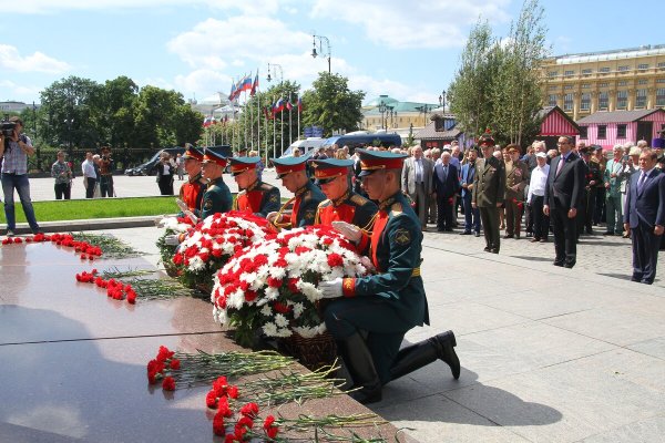 Возложение венка к могиле неизвестного солдата 2021