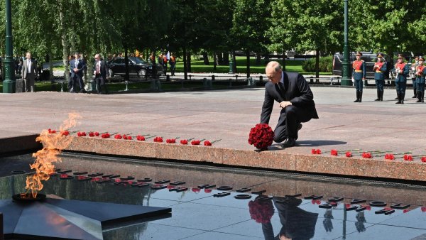 Возложение цветов к могиле неизвестного солдата 01.10.2022