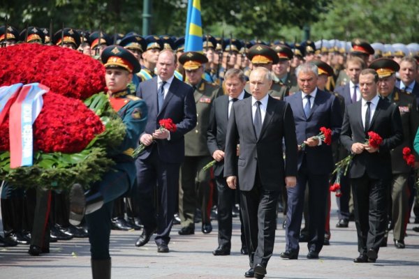 Путин возложение цветов к могиле неизвестного солдата 2022
