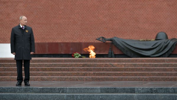 Могила неизвестного солдата цветы Тирасполь