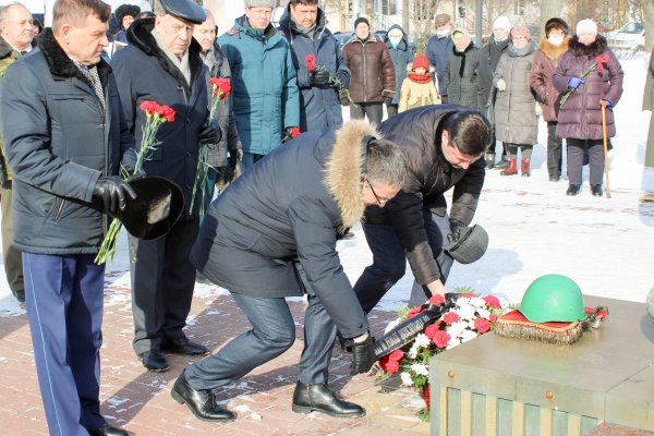 Венок к памятнику неизвестного солдата