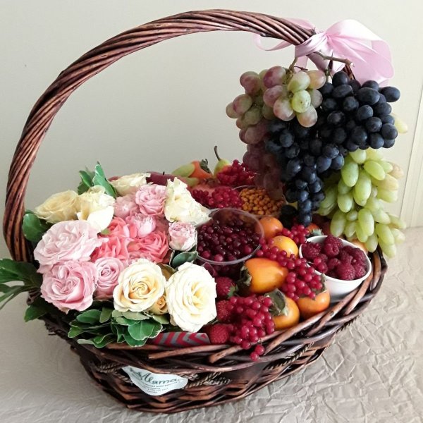 Композиция из фруктов