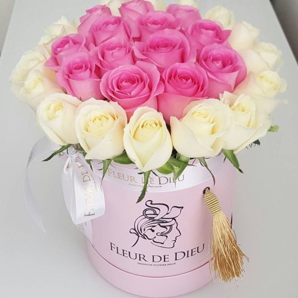 Цветы в коробке с днем рождения купить с доставкой по Москве - MF