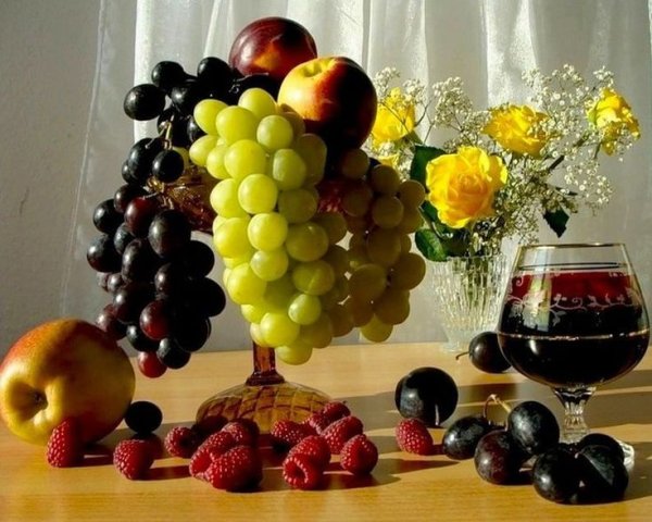 Красивые вазы с фруктами
