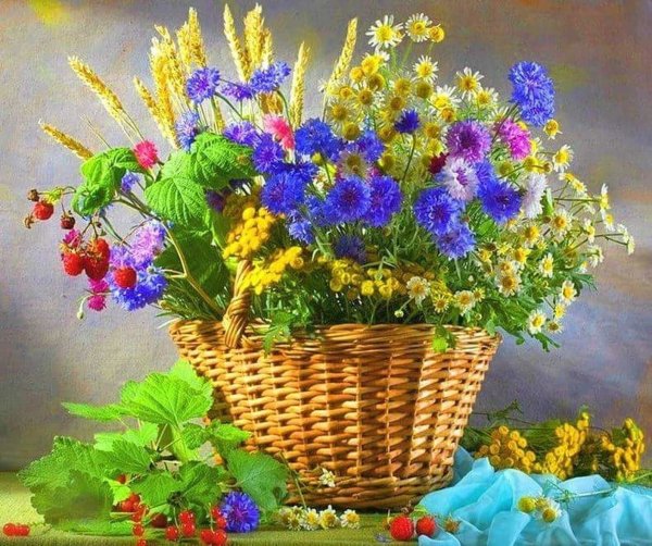 Корзинка с полевыми цветами